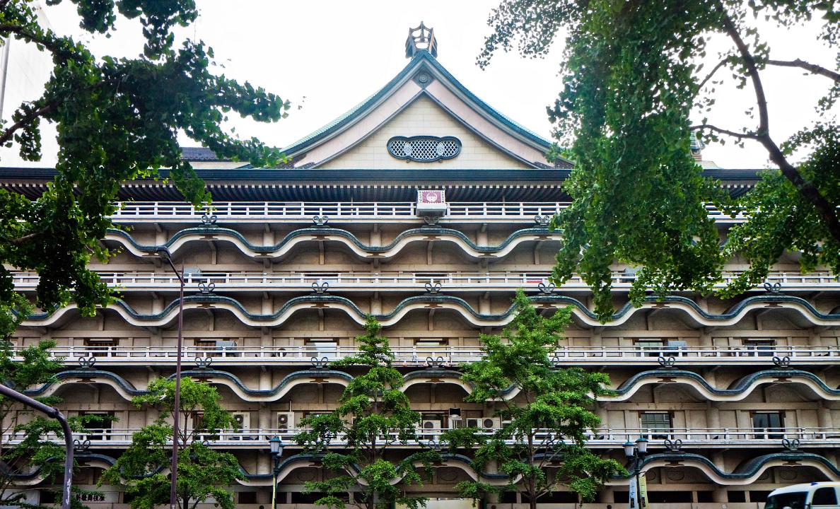 Shin-Kabukiza Theater</br><big>新歌舞伎座</big>