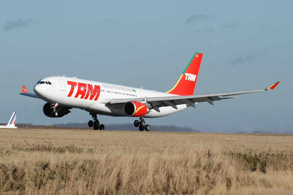 TAM  Airbus A330-200 PT-MVG