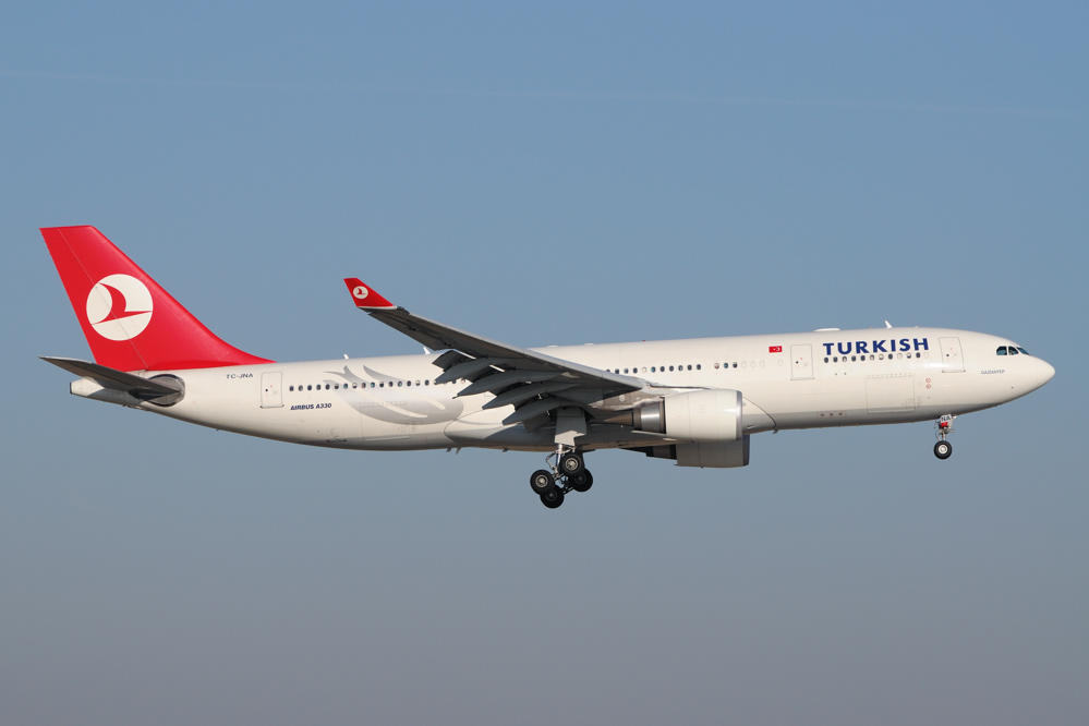 Turkish Airlines  Airbus A330-200 TC-JNA