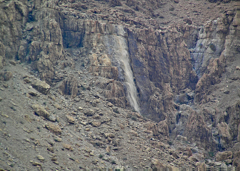 P2110106_waterfall800.jpg