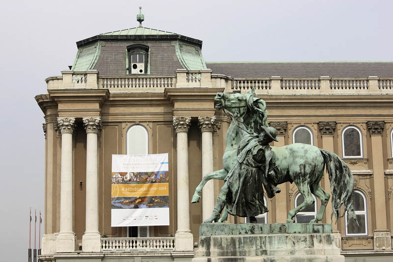 Statue at the Royal Palace