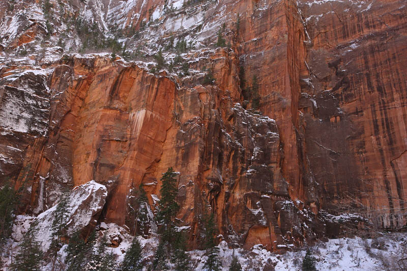 The walls at Upper Emerald  Pool