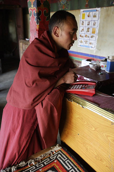 Reting Monastery, a touch of technology