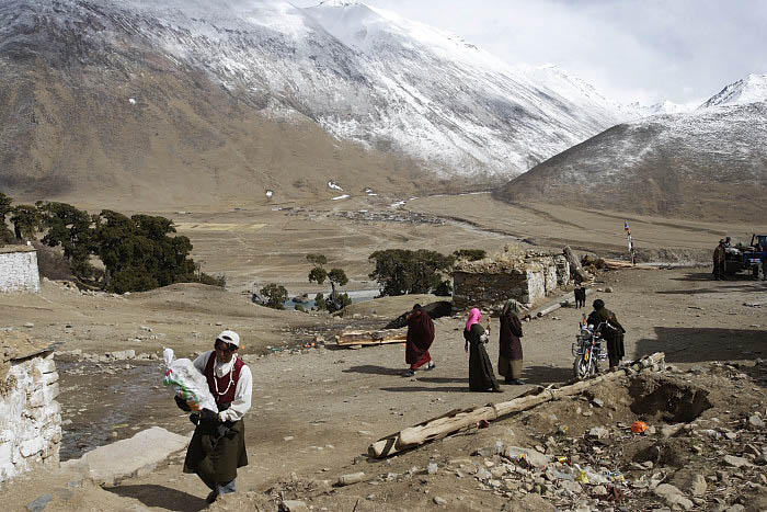 More pilgrims arrival, Reting Monastery