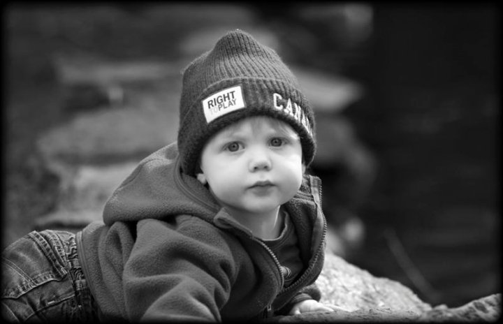 Beacon Hill Park, Victoria, BC - feeding the ducks, 21 months old