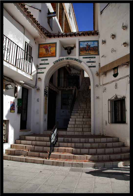 Steps to the main shopping street...