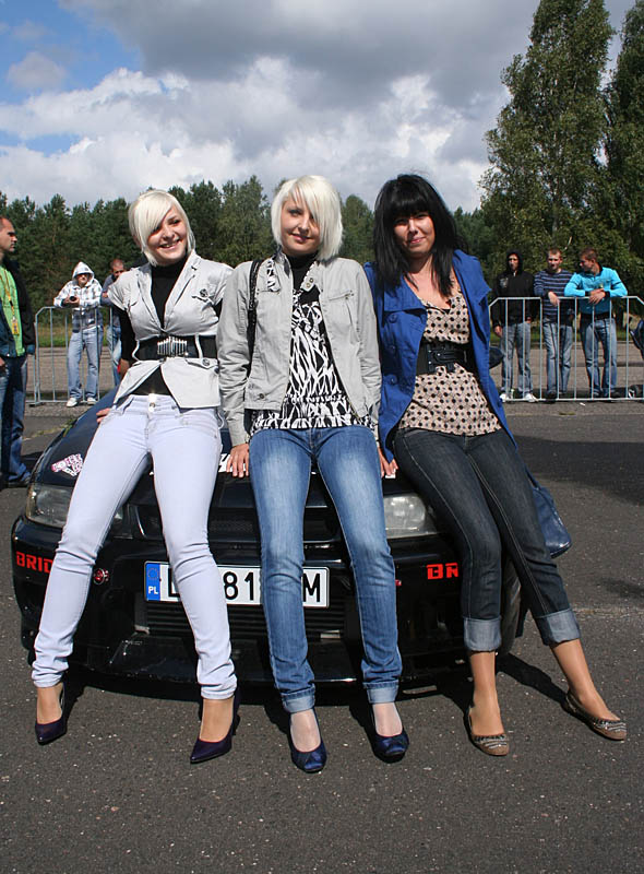 Girls and Skyline