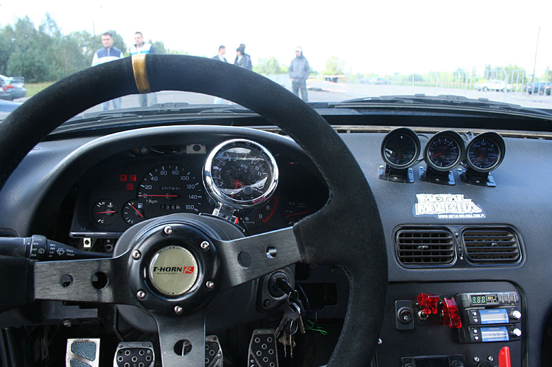 Nissan Skyline - interior
