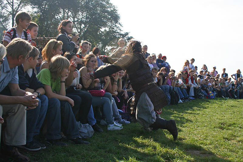 Wounded knight falls on not expecting anything the audience