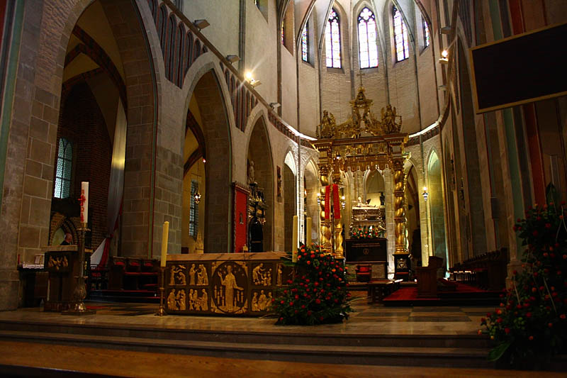 Altar and Silver relic coffin of St. Wojciech