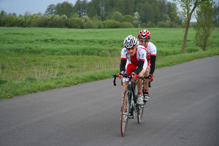 Tandem bicycle racing