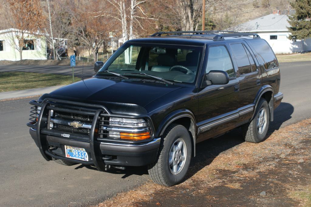 1999 Blazer front view