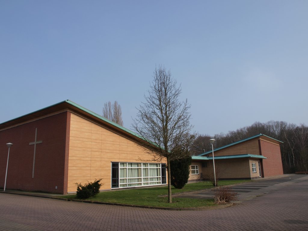 Staphorst, herv gem De Rank 14 (rechts en links ev gem Bethel), 2012.jpg