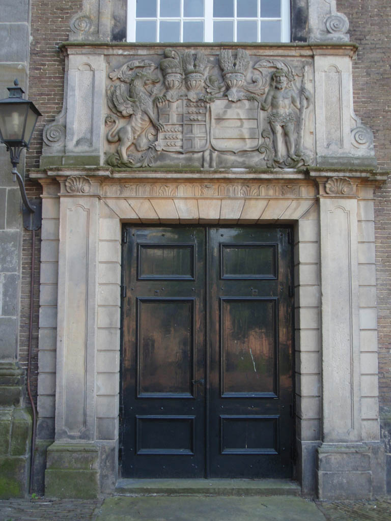 Almelo, Grote Kerk deur, 2008.jpg