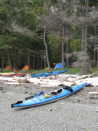 Beautiful tent sites behind the berm, certainly a midden area.