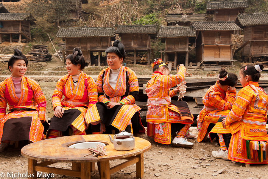 China (Guizhou) - Wedding Group Dressed In Orange