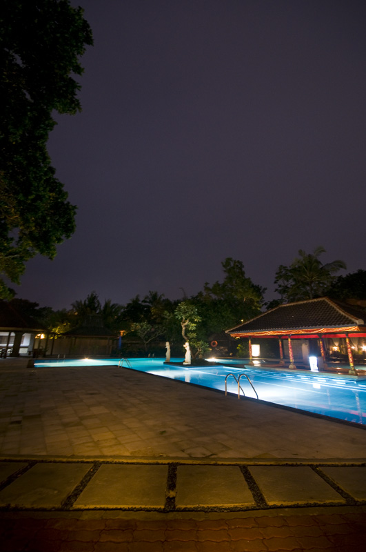 Bali 峇里 - 丹帕沙 Denpasar - the pool at Puri Saron Seminyak