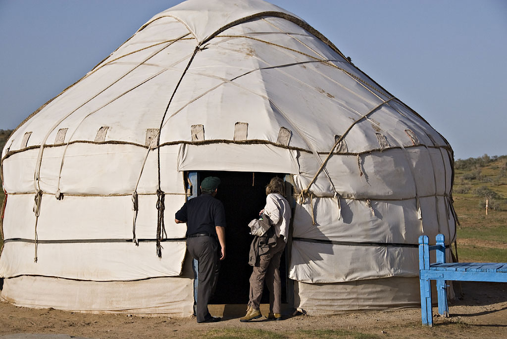 Yengui Gazgen - Yurt : first contact