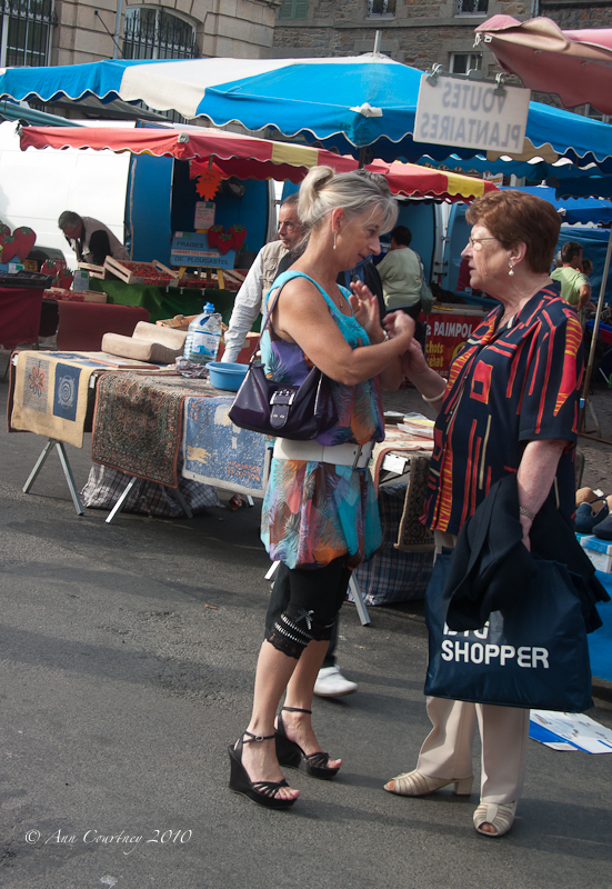  Market chatting.