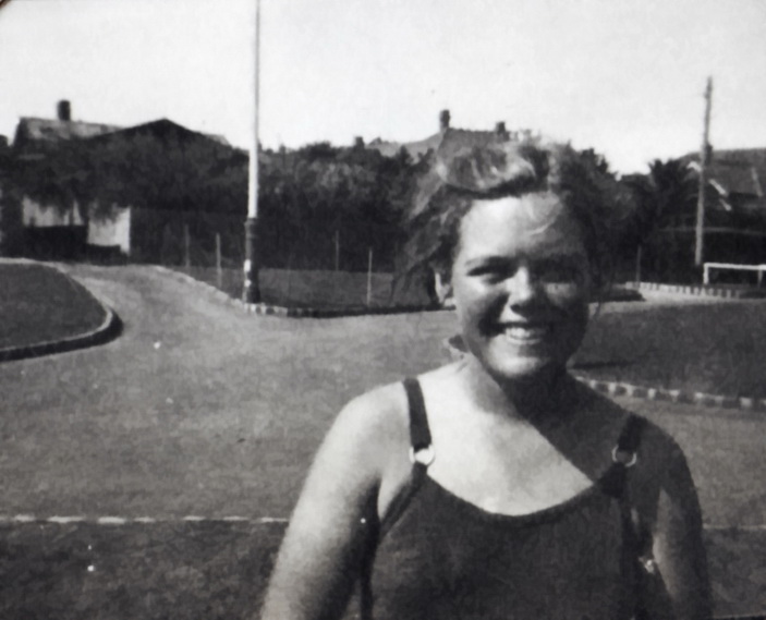 Ciss ready for swimming 1936