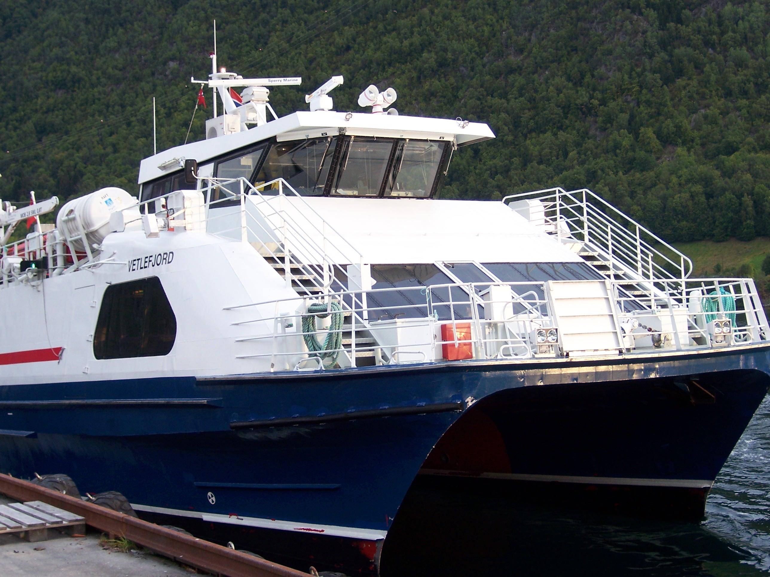 Boat to Jostedalsbreen
