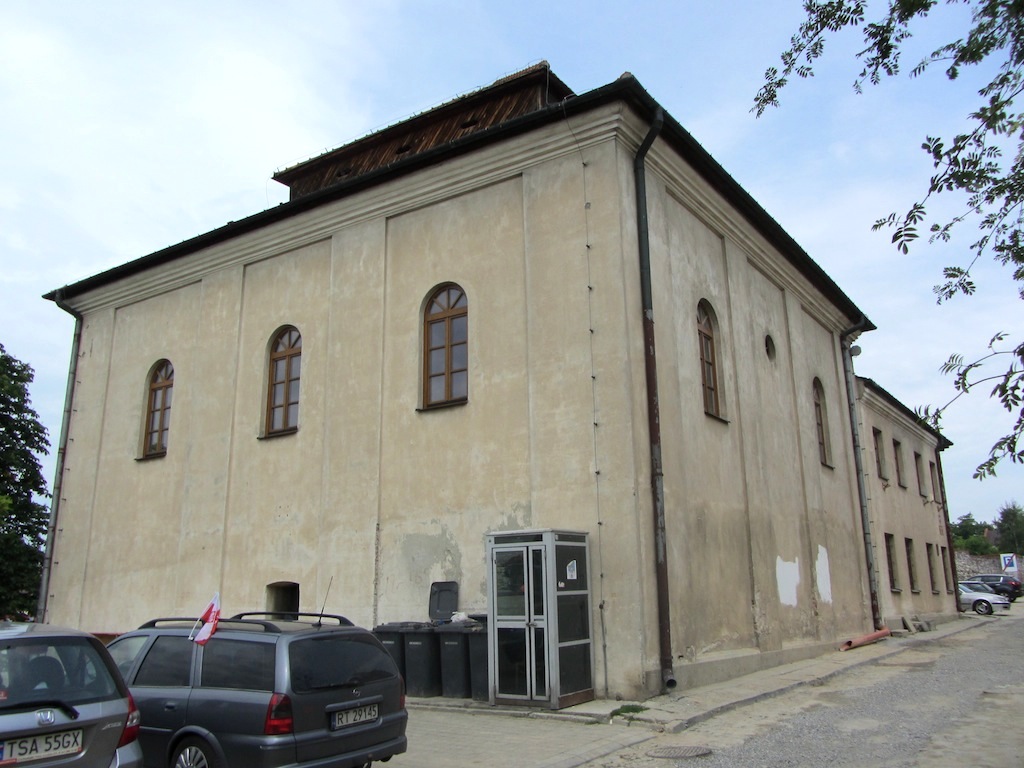 then we pass by the former synagogue (now a city admin building)...