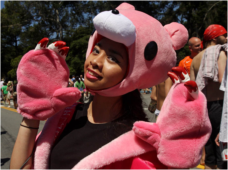 Pink grizzly (cute too!)-Bay to Breakers 2009