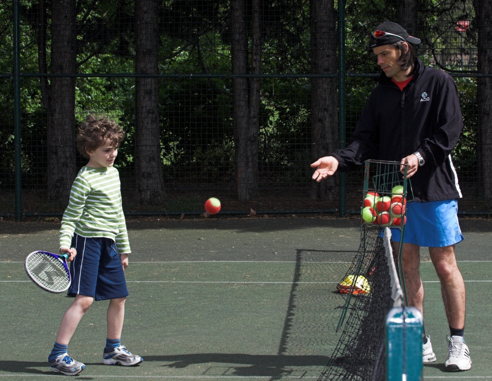 Louisfirsttennislesson_DSC2639sRGB01.jpg