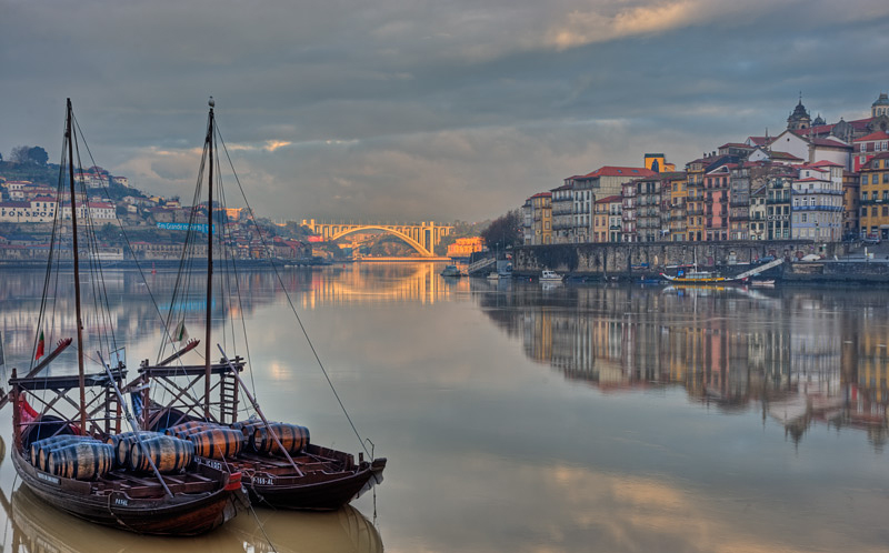 Barcos rabelos, Douro, Ribeira e Ponte da Arrbida