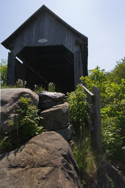 Pont couvert_Covered bridge