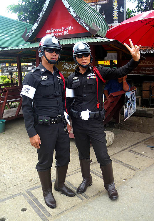 Pai police officers