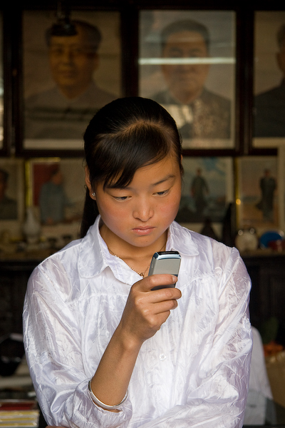 Girl with cell phone - Lijiang