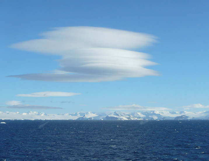 Lenticular cloud formation