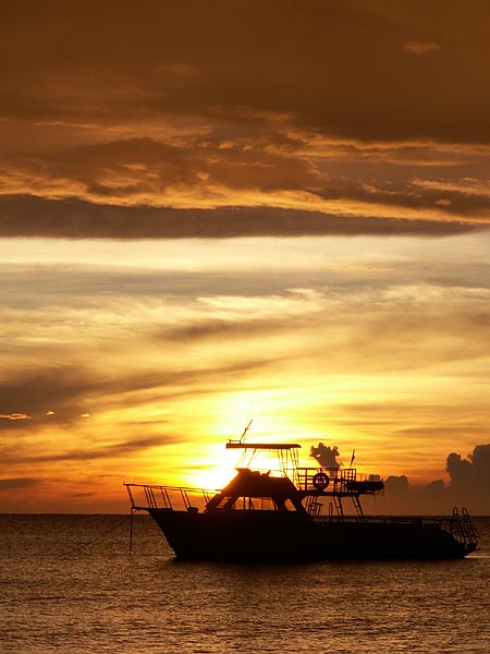 SUNSET BOAT.jpg