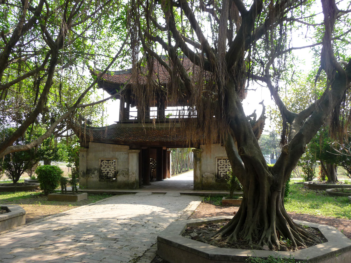 It was rebuilt in the 17th century (Le Dynasty) by Chinese Zen Buddhist priest Zhus Zhus, known as Chuyet Chuyet in Vietnamese.