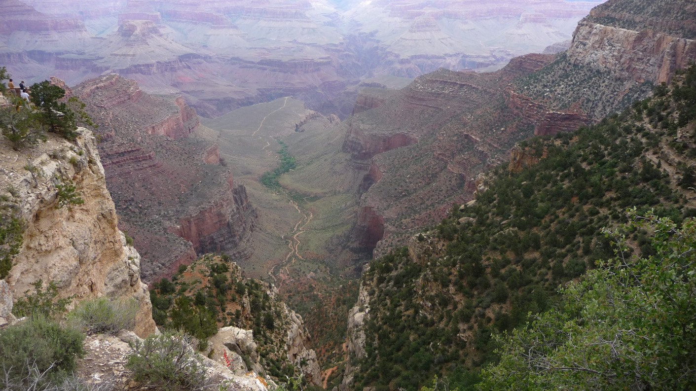 Being the most visited section, the South Rim tends to be more expensive and overcrowded.