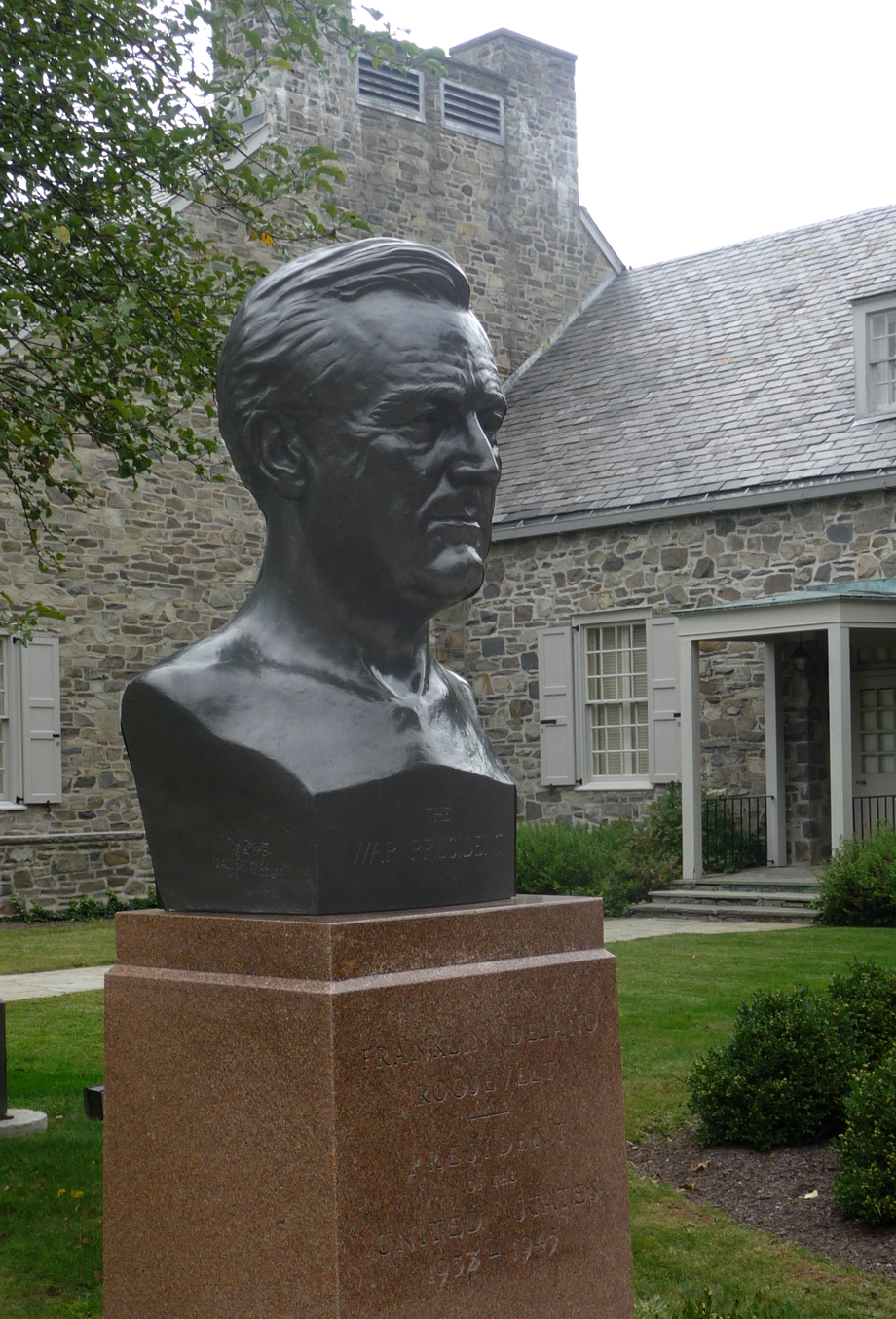 Close-up of the FDR statue.  He was a handsome man.