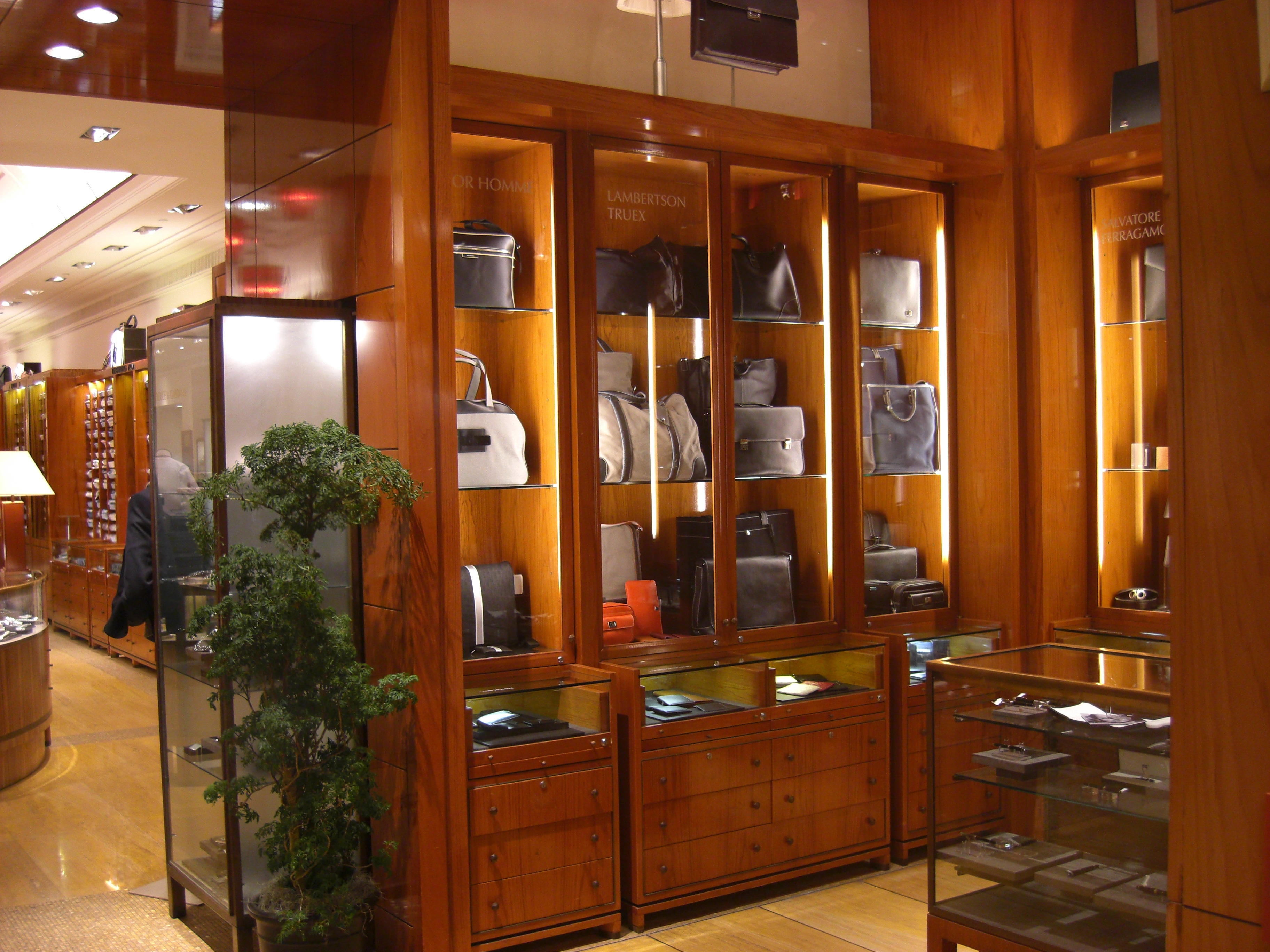 Saks Fifth Avenue, Post St.