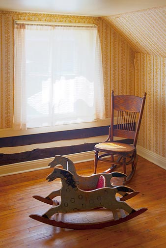 Attic Room 00193-4