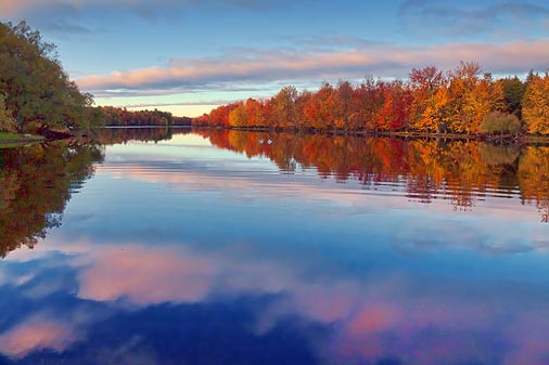 Autumn Sunrise On The River 09075