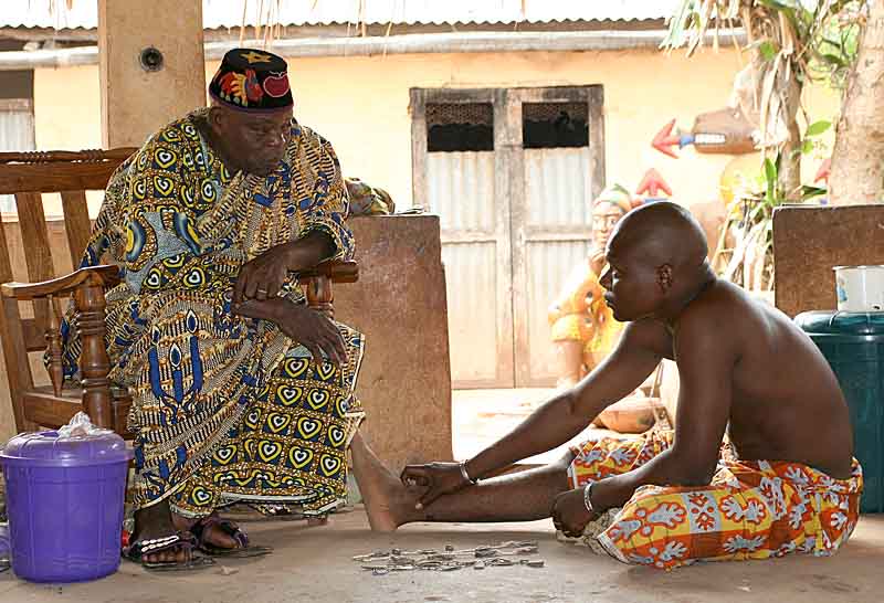 Voodoo priest in Abomey doing okpele if oracle.