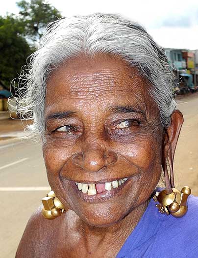 Pambadam - Snake earrings in Tamil Nadu. http://www.blurb.com/books/3782738