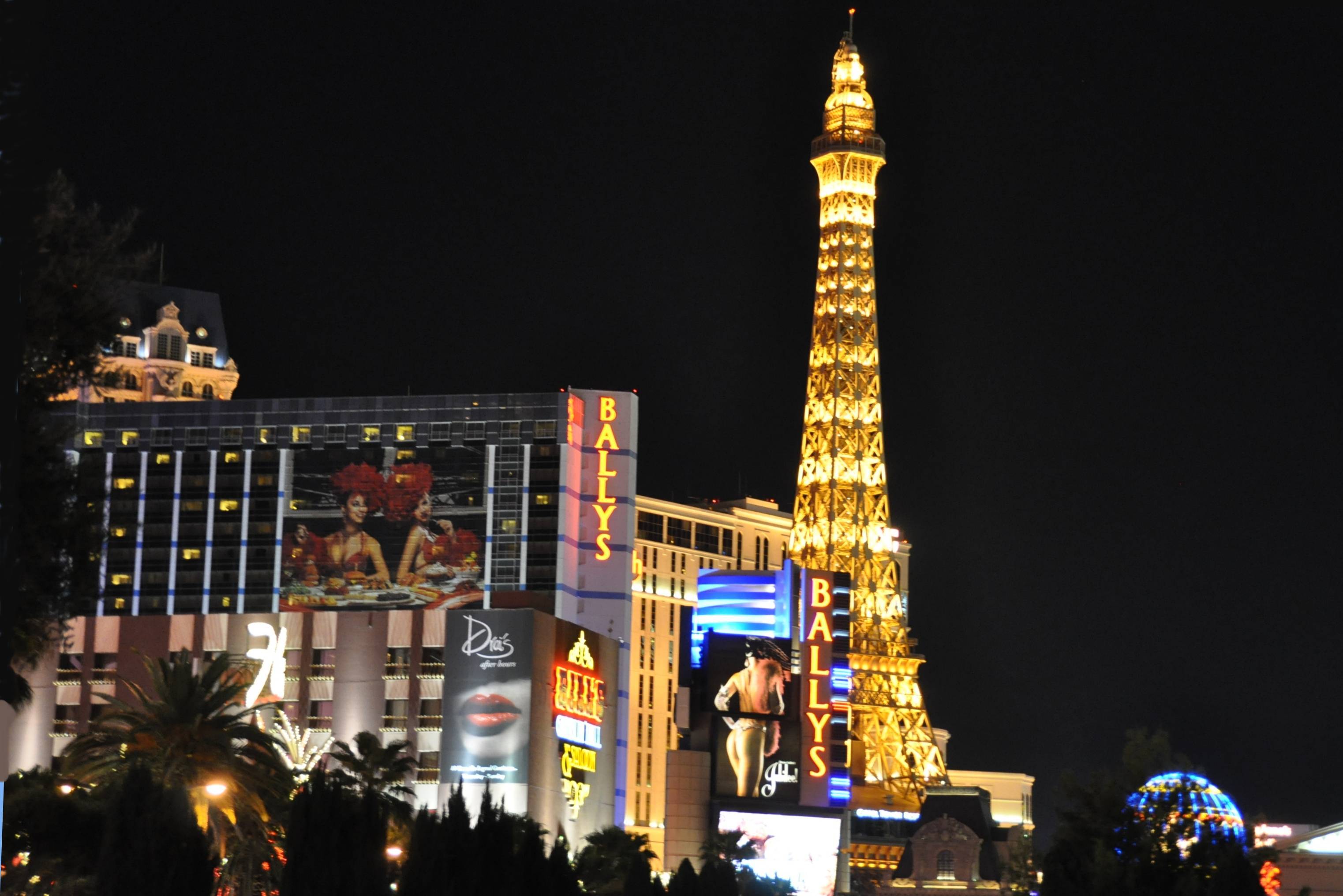 <strong>Htel-Casino Ballys<br>Rplique de la tour Eiffel</strong>