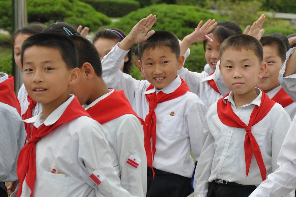 NKorean Young Pioneers saluting
