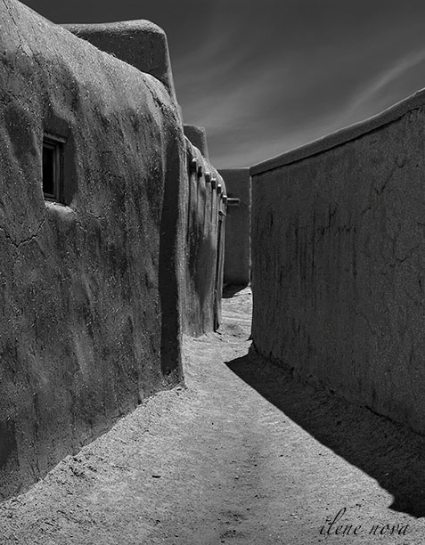 taos pueblo alley