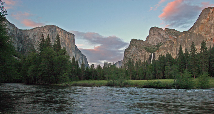 YOSEMITE VALLEY AT SUNSET
