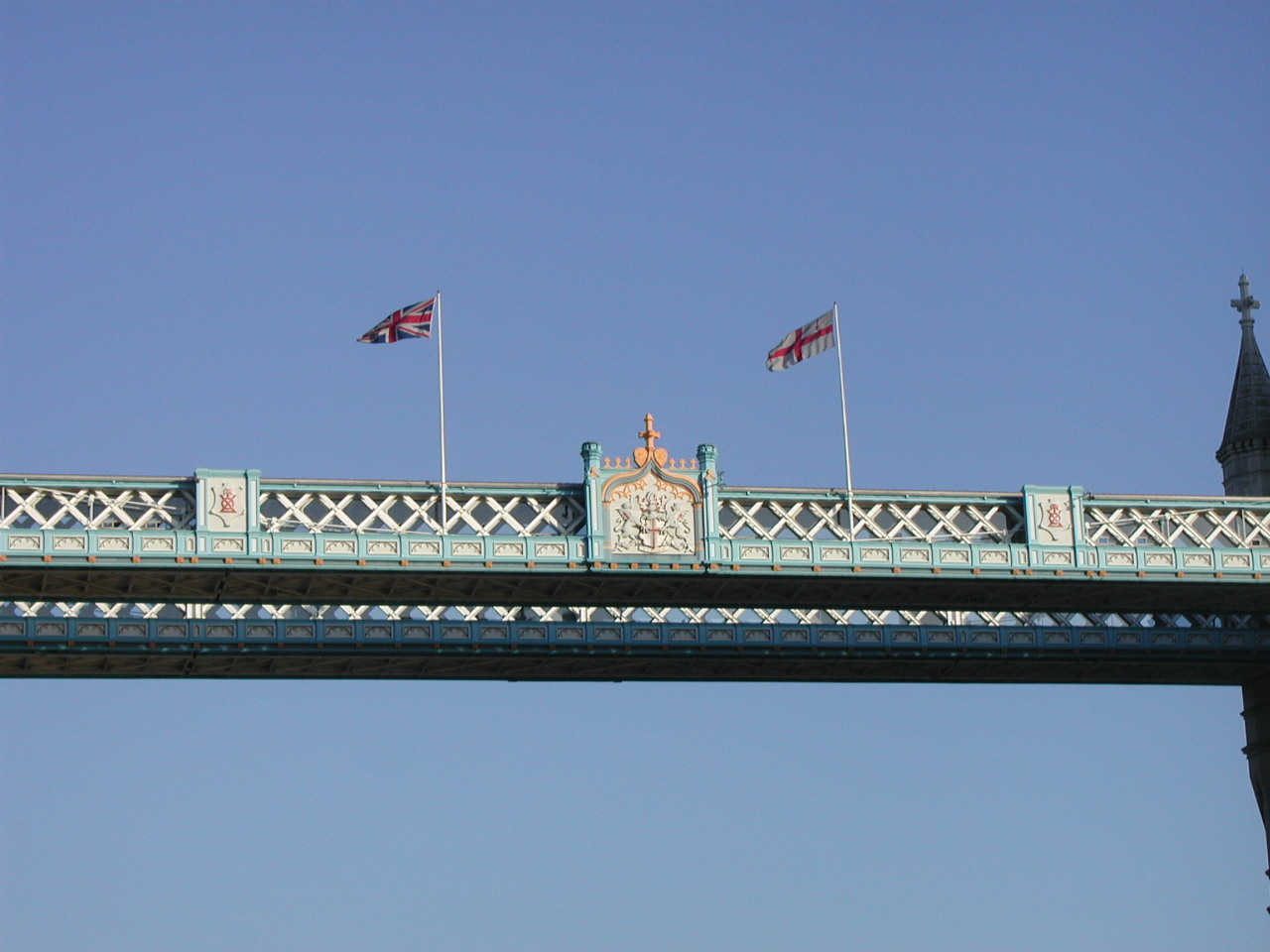 CROSSING LEVEL OF TOWER BRIDGE