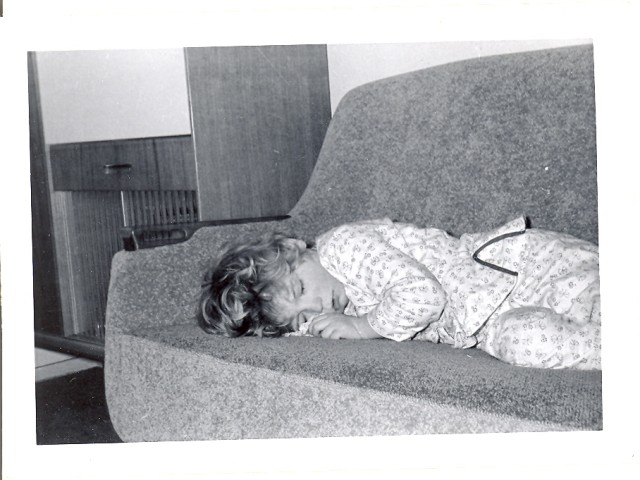 Vollendam Holland, girl with mumps.