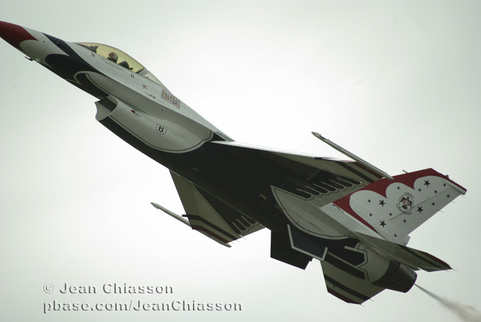 Thunderbirds  F-16C  ( Quebec Air Show ) 2008