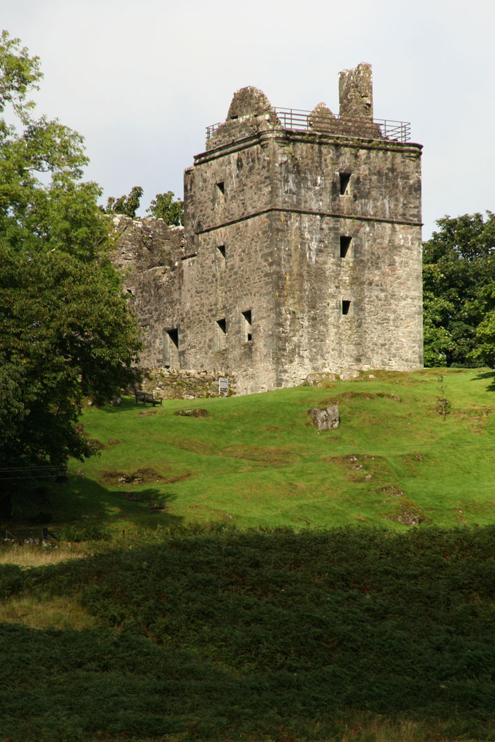 Carnassarie Castle